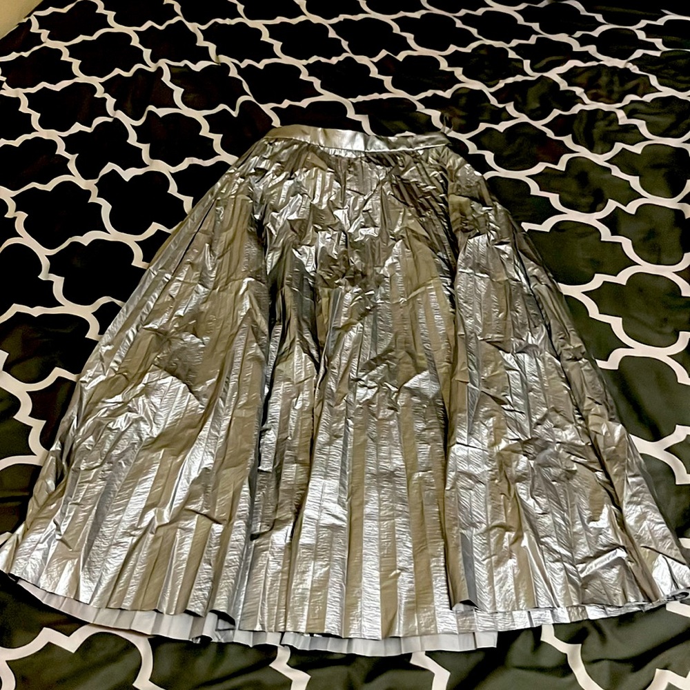 Size 0 Tibi chrome pleated skirt never worn but very wrinkled